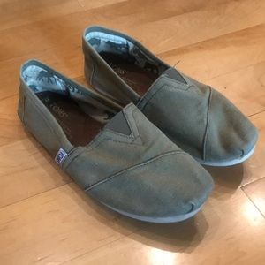 TOMs canvas slip on shoes